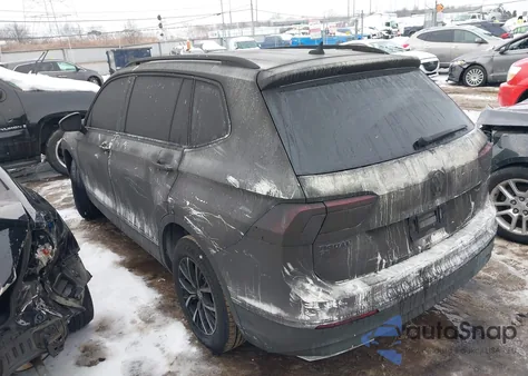 2021 Volkswagen Tiguan 2.0T Se/2.0T Se R-Line Black/2.0T Sel z USA, uszkodzony, nr VIN 3VV2B7AX7MM111494